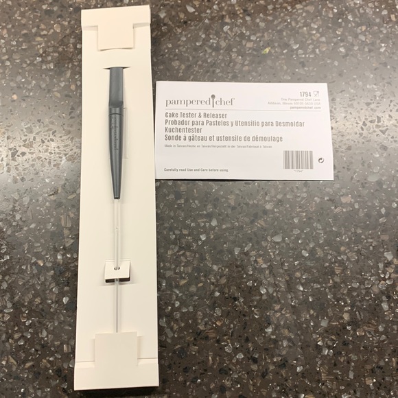 Pampered chef cake tester & releaser and a pampered chef scoop - Picture 3 of 8